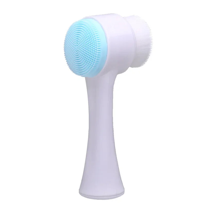 Brosse nettoyante visage disponible en bleu